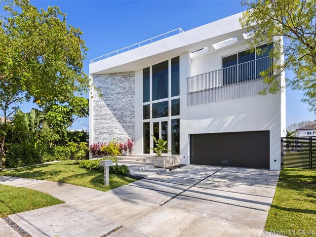 2080 S Hibiscus Dr, North Miami FL 33181