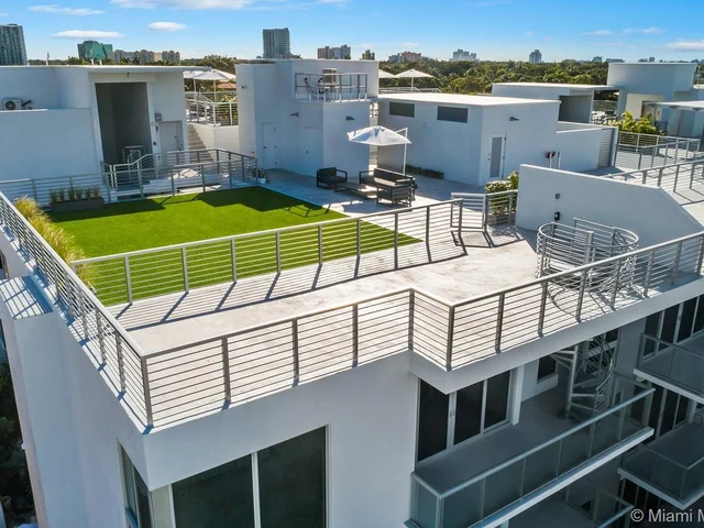 529 SW 11th Street # 303, Miami FL 33129