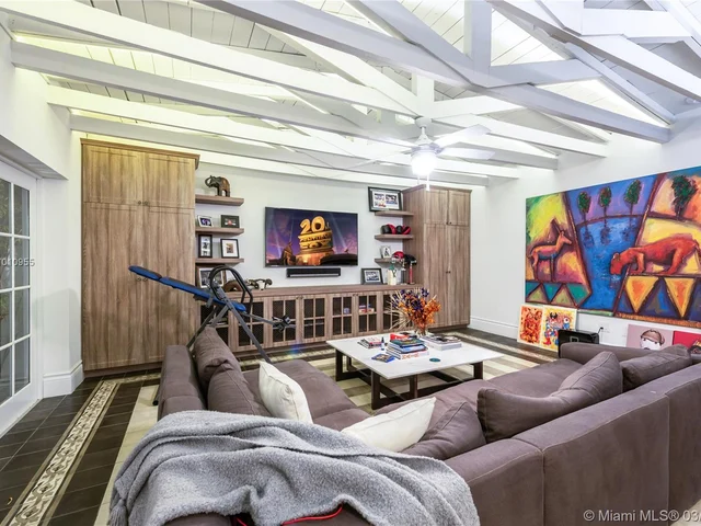 101 NE 45th St, Miami FL 33137