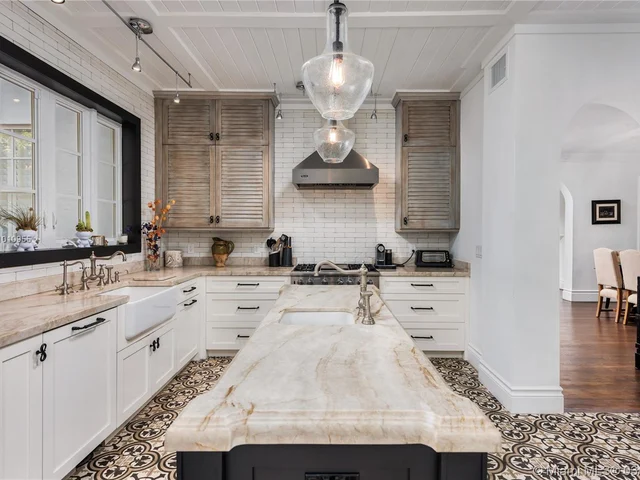 101 NE 45th St, Miami FL 33137