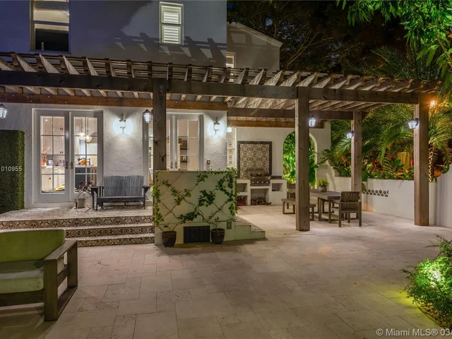 101 NE 45th St, Miami FL 33137