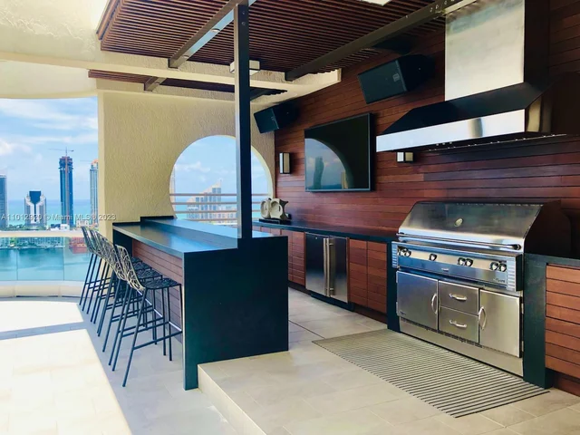 6000 Island Blvd, Aventura FL 33160