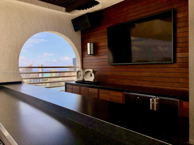 6000 Island Blvd, Aventura FL 33160