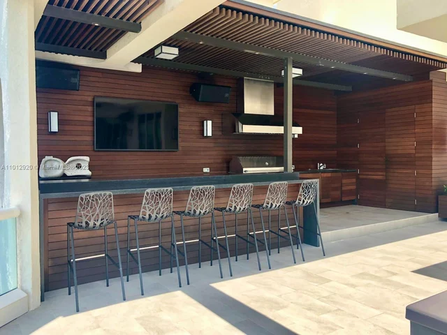 6000 Island Blvd, Aventura FL 33160