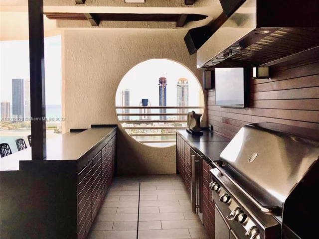 6000 Island Blvd, Aventura FL 33160