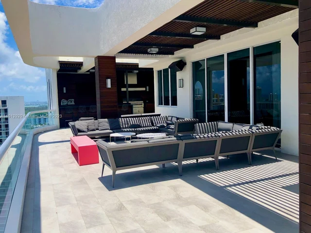 6000 Island Blvd, Aventura FL 33160