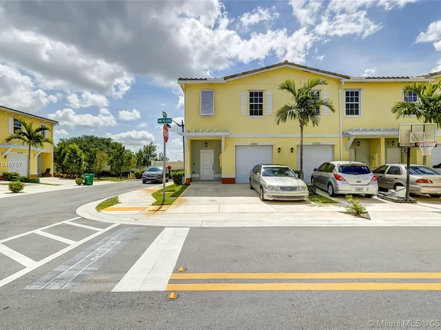 1001 NW 41st Ave, Lauderhill FL 33313