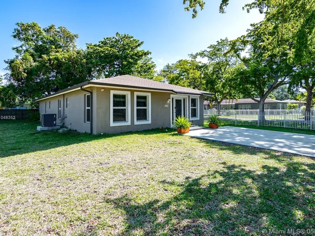 1081 NE 132nd St, North Miami FL 33161