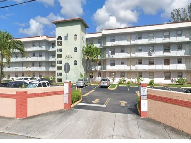 2775 W 52nd St # 408, Hialeah FL 33016