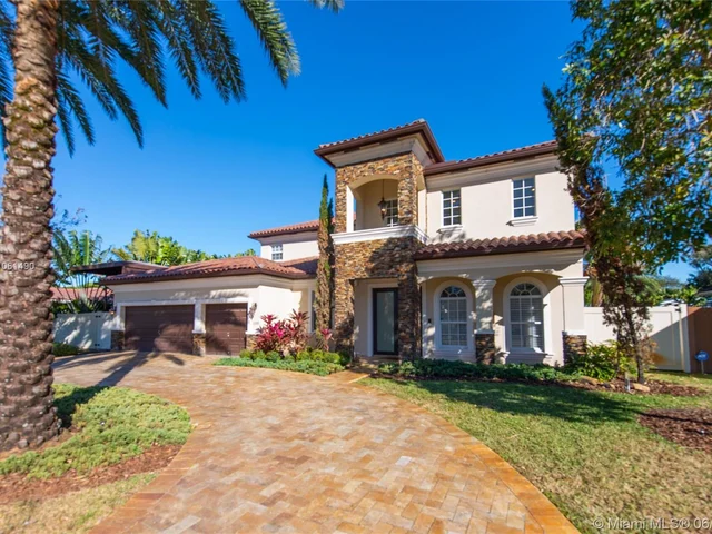 1105 Bluebird Ave, Miami Springs FL 33166