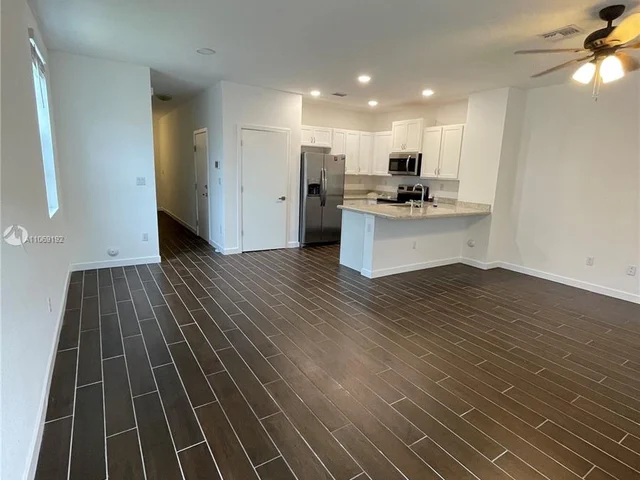 1125 NW 40th Way, Lauderhill FL 33313