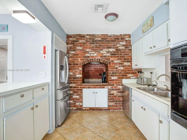 718 NW 9th Ave, Dania Beach FL 33004