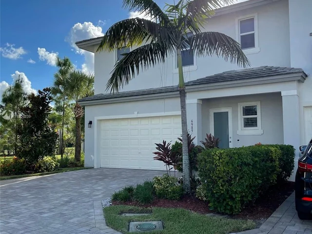 6985 Pines Cir, Coconut Creek FL 33073