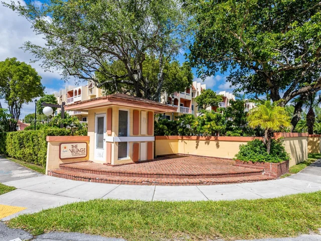 7815 Camino Real # 418, Miami FL 33143