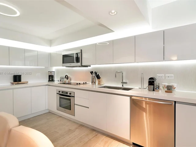 102 24th St # 919, Miami Beach FL 33139