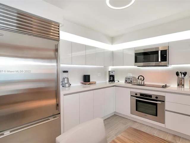 102 24th St # 919, Miami Beach FL 33139