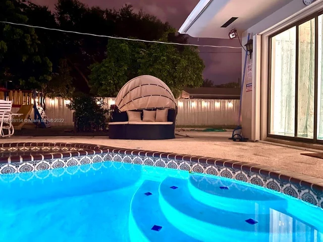 254 SW 8th St, Dania Beach FL 33004