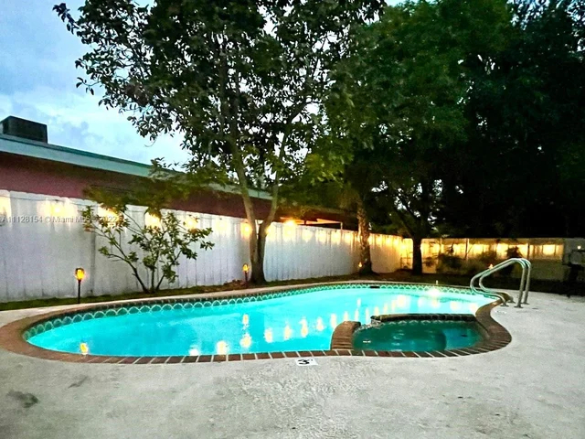 254 SW 8th St, Dania Beach FL 33004