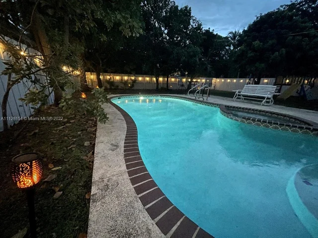 254 SW 8th St, Dania Beach FL 33004