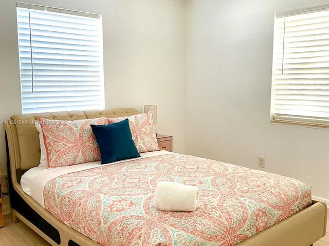 254 SW 8th St, Dania Beach FL 33004