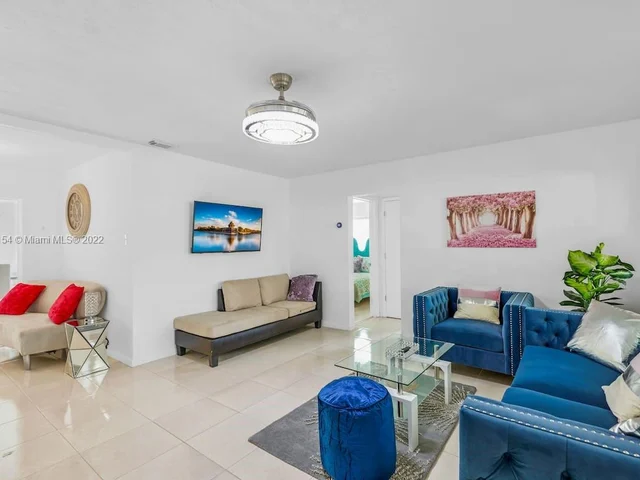 254 SW 8th St, Dania Beach FL 33004