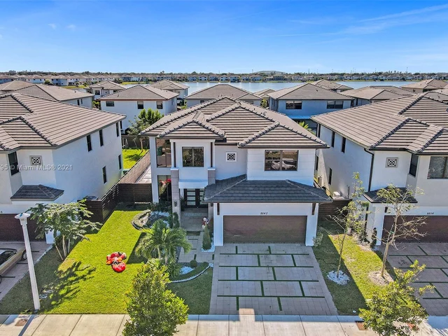 8842 NW 161st Ter, Miami Lakes FL 33018