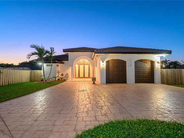 15750 SW 90th Ave, Palmetto Bay FL 33157