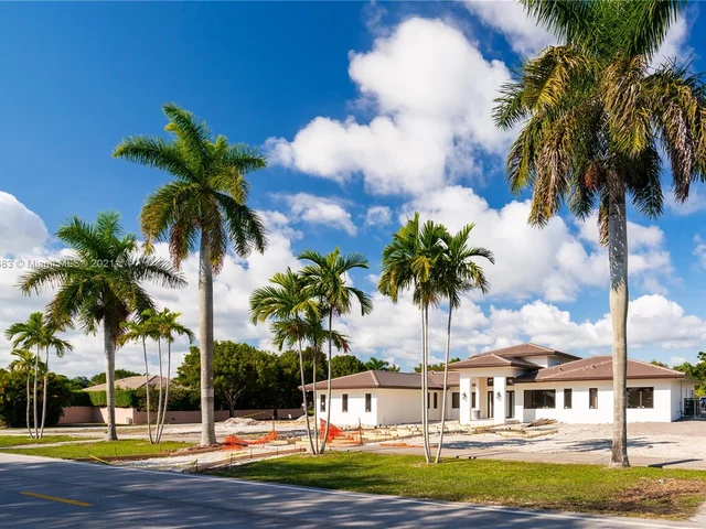8275 SW 184th St, Palmetto Bay FL 33157