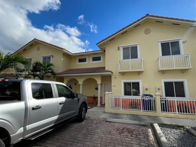 17969 NW 74th Path, Hialeah FL 33015