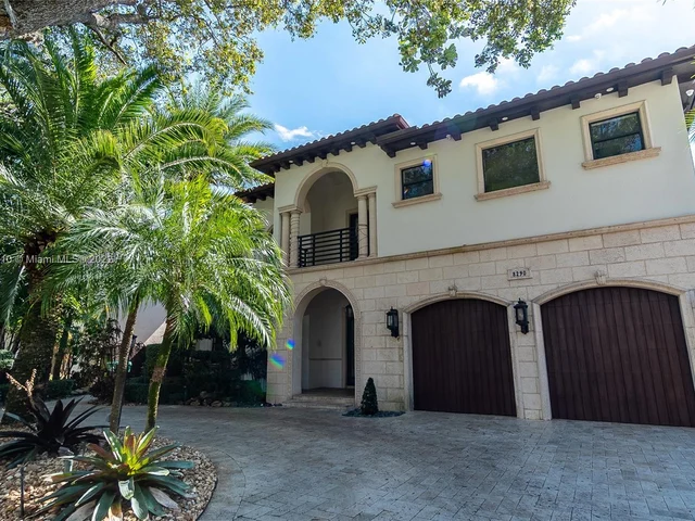 8290 NW 167th Ter, Miami Lakes FL 33016