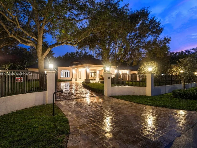5990 SW 97th St, Pinecrest FL 33156