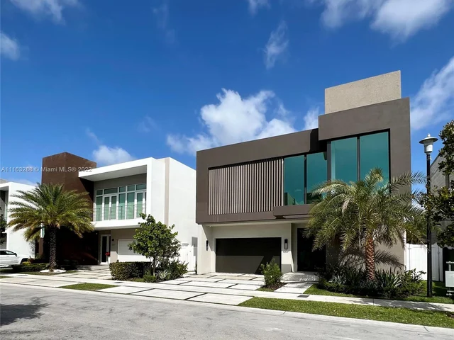 10547 NW 68th Ter, Doral FL 33178