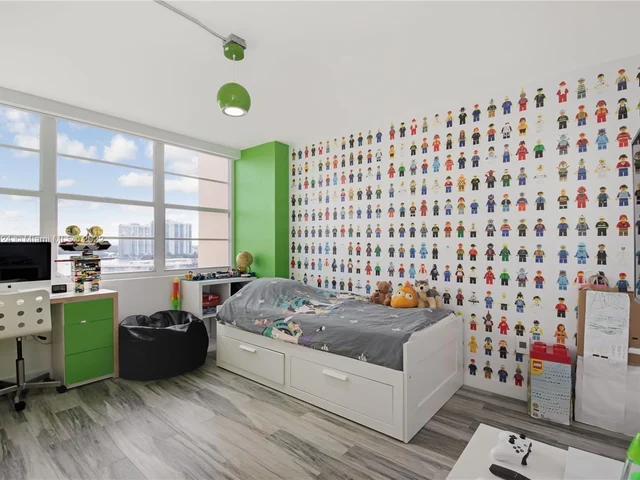 18011 Biscayne Blvd # 1105, Aventura FL 33160