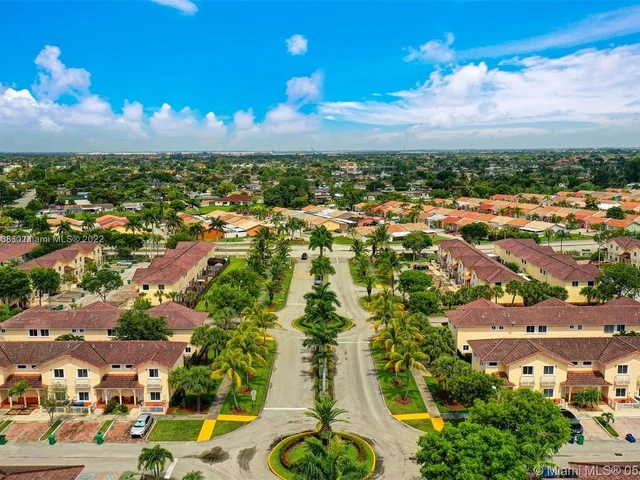 17944 NW 74th Ct, Hialeah FL 33015