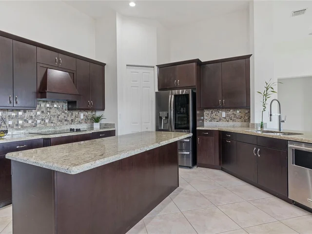 8386 NW 30th St, Cooper City FL 33024