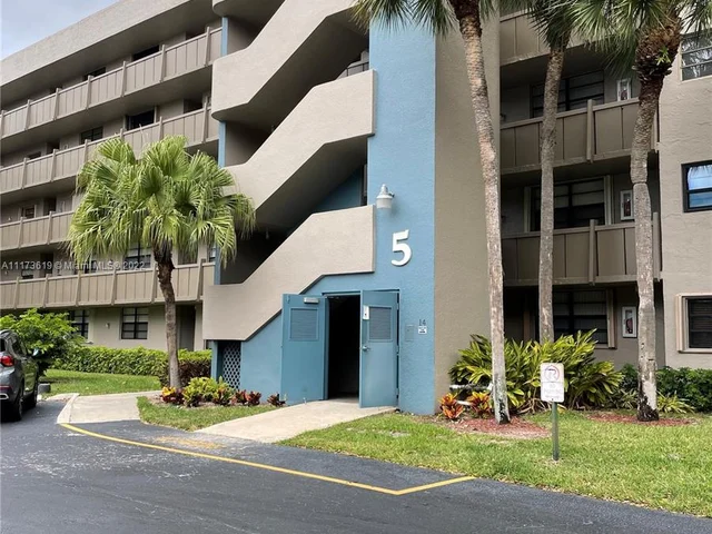 1001 Colony Point Cir # 207, Pembroke Pines FL 33026