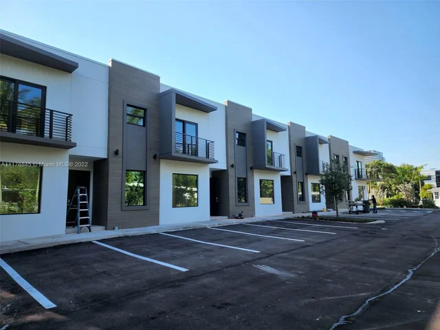 211 SE 4th St # 1, Hallandale Beach FL 33009