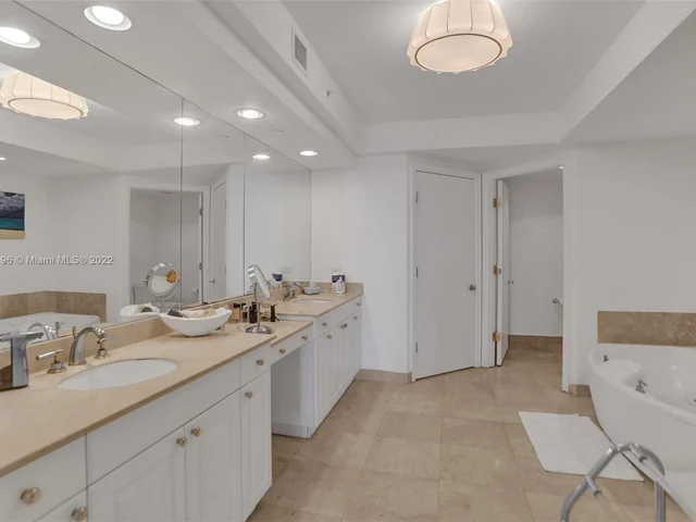 3201 NE 183rd St, Aventura FL 33160