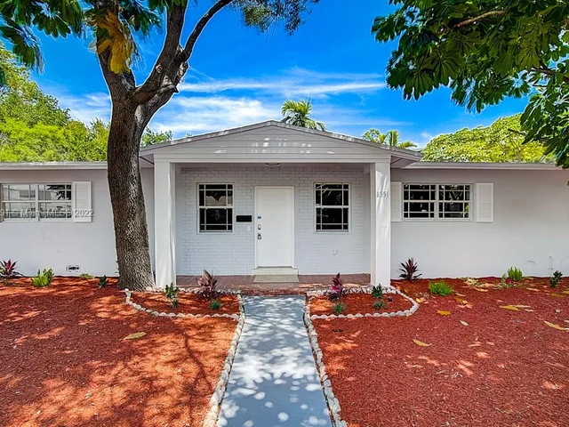 8551 NE 8th Ct, Miami FL 33138