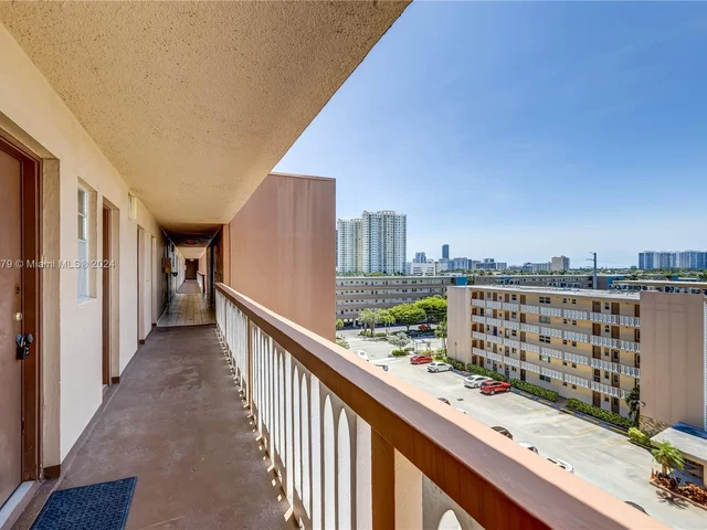 301 NE 14th Ave # 703, Hallandale Beach FL 33009