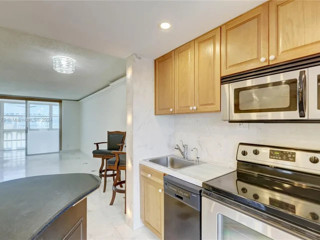 301 NE 14th Ave # 703, Hallandale Beach FL 33009