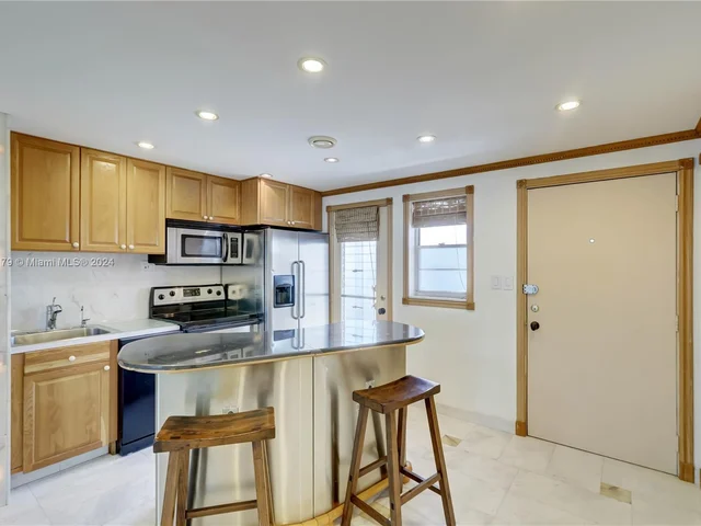 301 NE 14th Ave # 703, Hallandale Beach FL 33009