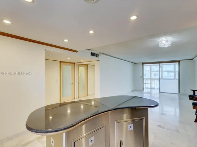 301 NE 14th Ave # 703, Hallandale Beach FL 33009