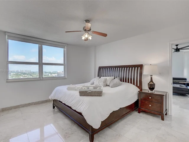 2080 S Ocean Dr # 1702, Hallandale Beach FL 33009