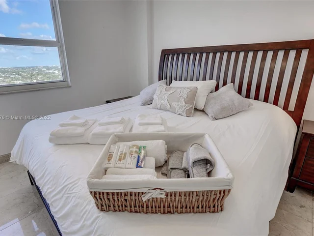 2080 S Ocean Dr # 1702, Hallandale Beach FL 33009