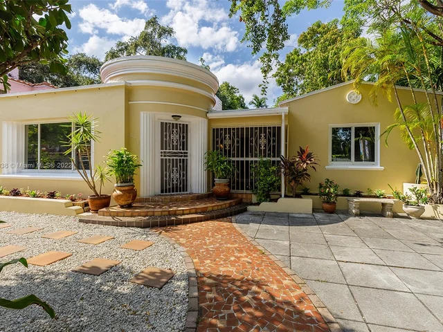 571 NE 64th St, Miami FL 33138