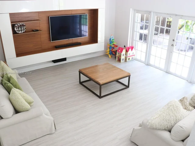 11310 NW 61st St, Doral FL 33178