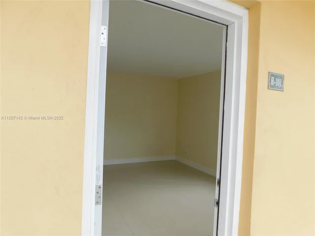 1255 W 49th Pl # H101, Hialeah FL 33012