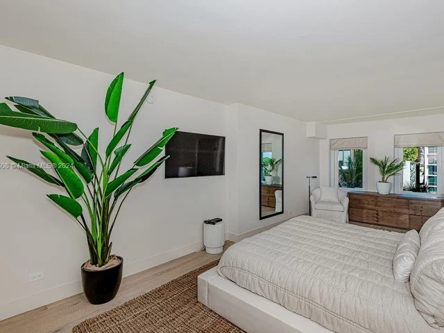 2301 Collins Ave # 426, Miami Beach FL 33139