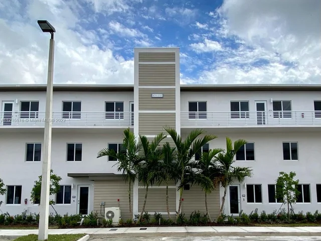 10270 NW 66 STREET # 302, Doral FL 33178